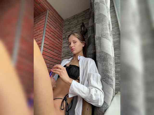 Lola-8 webcam