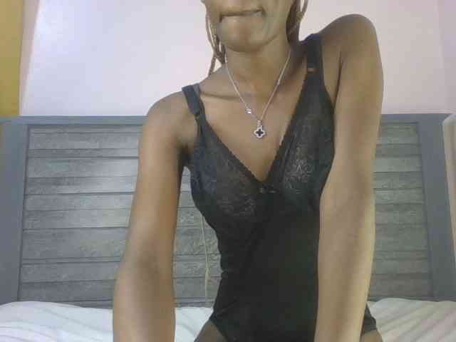 Hottierue8 webcam