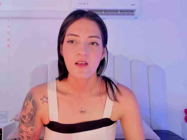 EmmyVegaa1 webcam