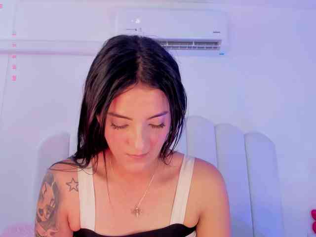 EmmyVegaa1 webcam