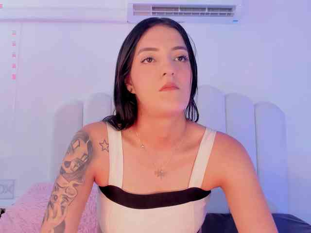 EmmyVegaa1 webcam