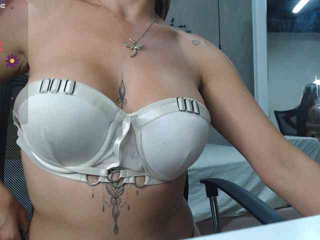 ScarlettKunis webcam