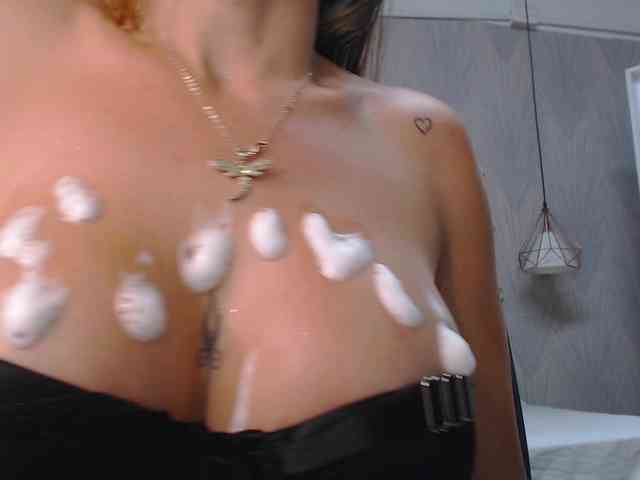 ScarlettKunis webcam