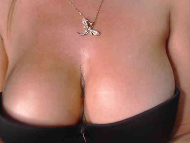 ScarlettKunis webcam