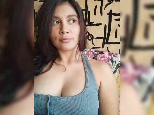 KinkyMila webcam