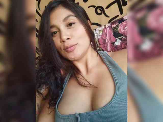 KinkyMila webcam
