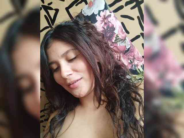 KinkyMila webcam