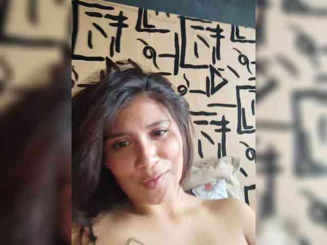 KinkyMila webcam