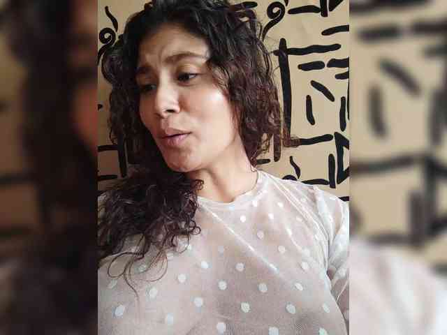 KinkyMila webcam