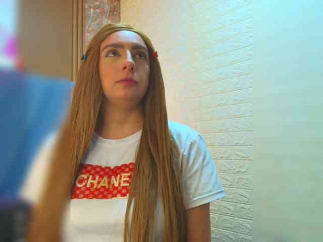 angel-red webcam