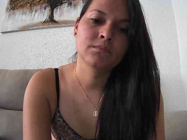 VICTORIARAMIREZ3... Live Webcam on BongaCams