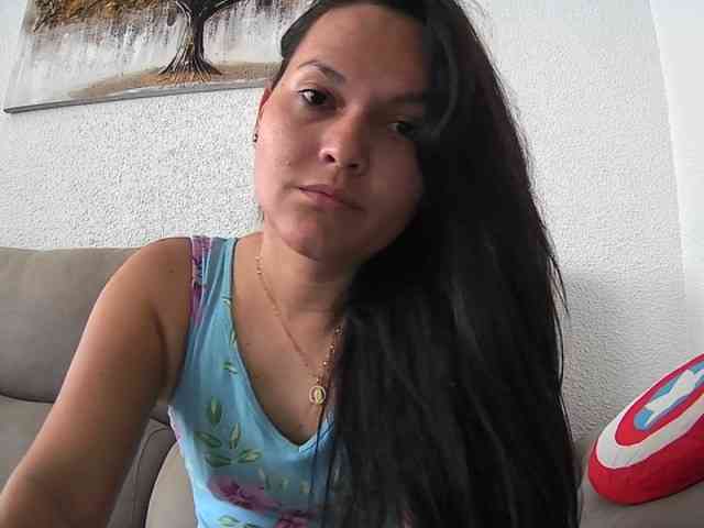 VICTORIARAMIREZ3... Live Webcam on BongaCams