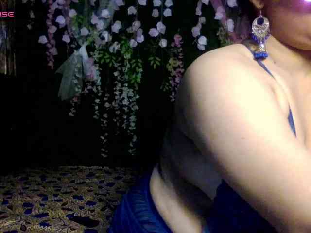 Naughtyladki webcam