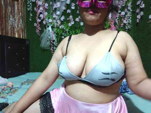 Naughtyladki webcam