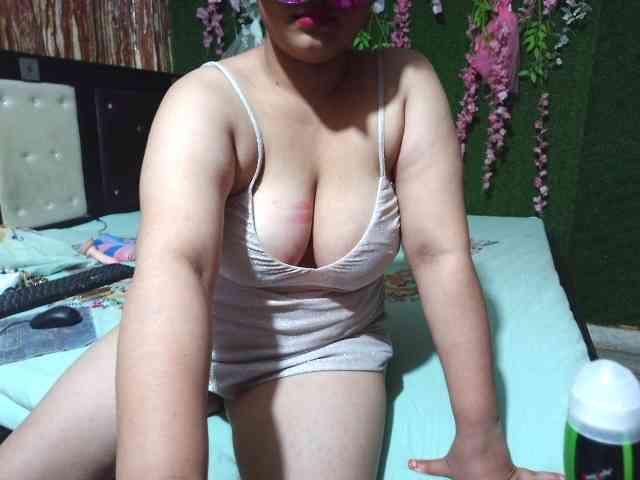 Naughtyladki webcam