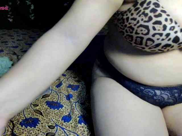 Naughtyladki webcam