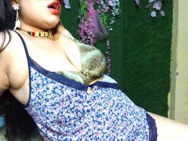 Naughtyladki webcam
