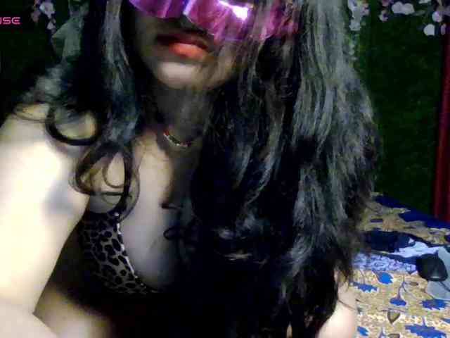 Naughtyladki webcam