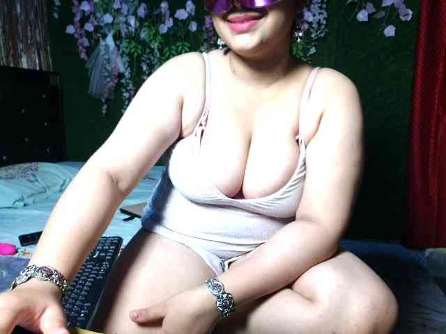 Naughtyladki webcam