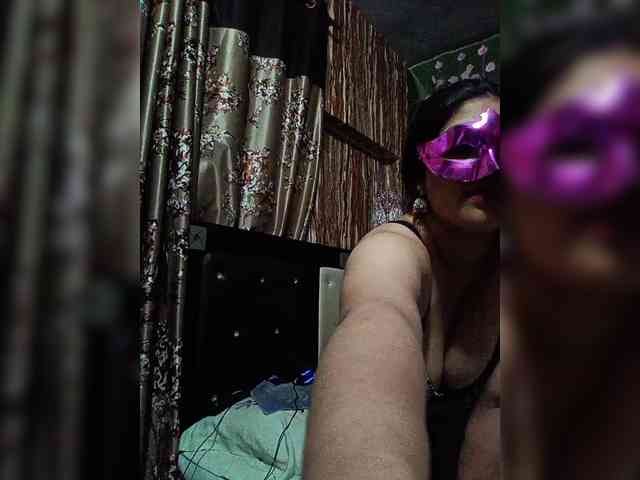 Naughtyladki's webcam live show