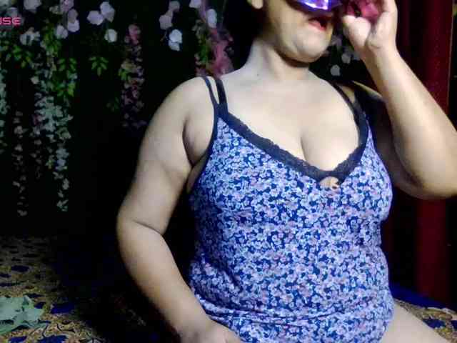 Naughtyladki webcam