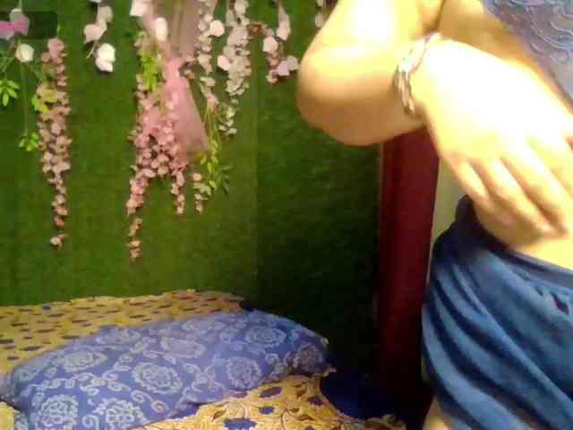 Naughtyladki webcam