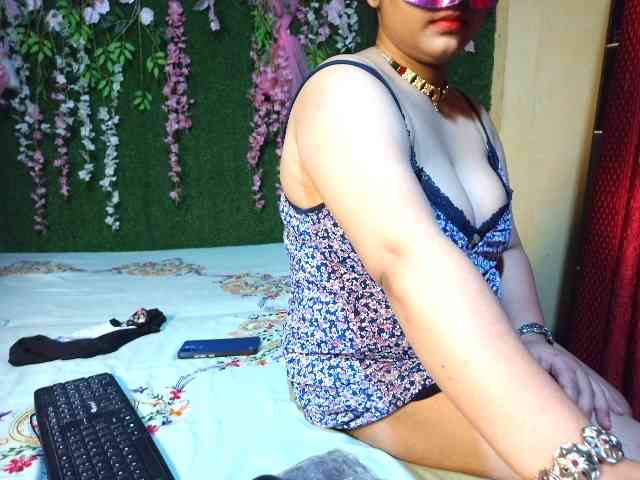 Naughtyladki webcam