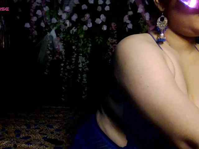 Naughtyladki webcam