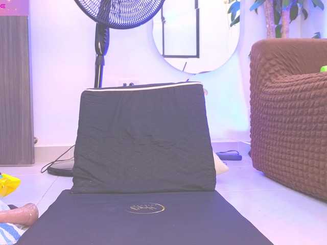 Daisy-Price's BongaCams show and profile