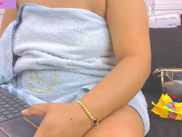 Daisy-Price's BongaCams show and profile