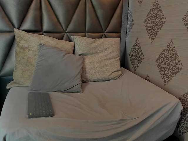  LauraYoselin chat room