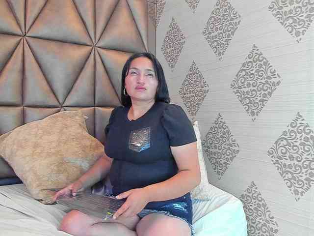 LauraYoselin webcam