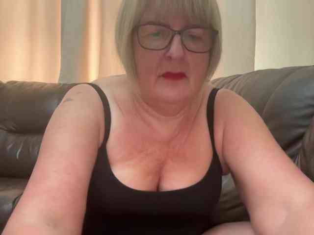Dirty talk, Shaved white, Shaved grannies, Group chat for 20 39 tokens, Ful..., milf chatroom 5