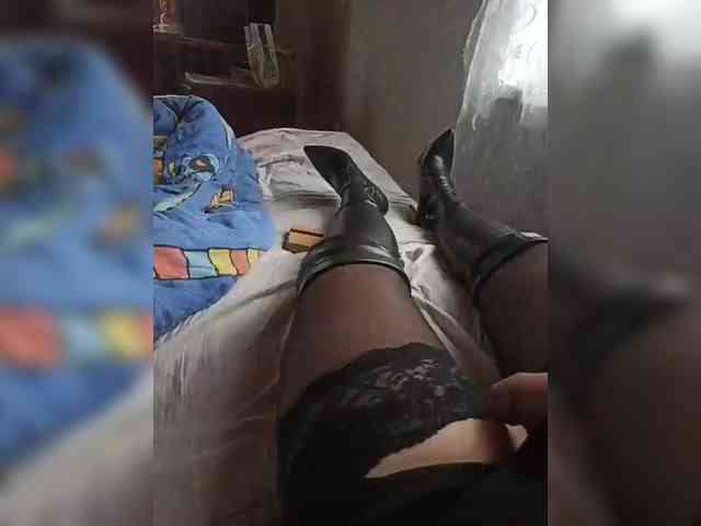 Karinamils Live Webcam on BongaCams