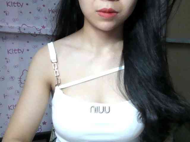 Strawberry18 Live Webcam on BongaCams