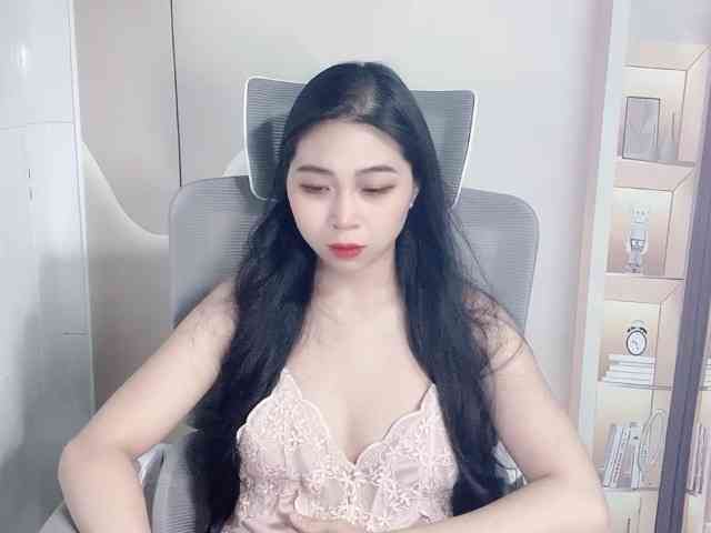 Strawberry18 Live Webcam on BongaCams
