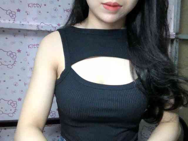 Strawberry18 Live Webcam on BongaCams