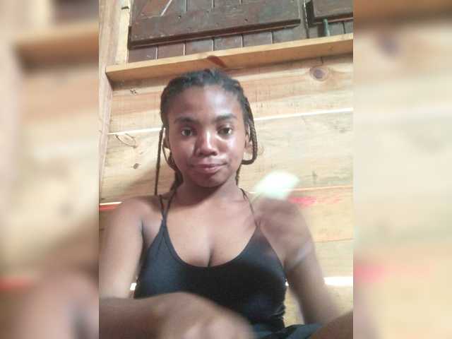 Hemreyi's BongaCams show and profile