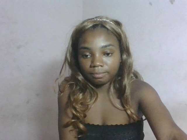 Hemreyi's BongaCams show and profile