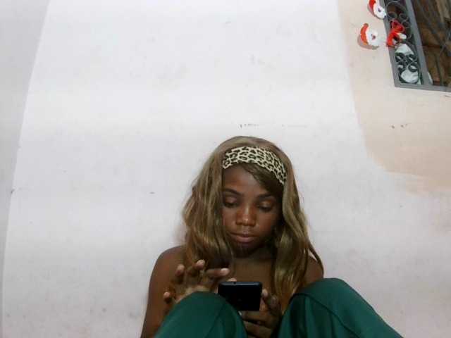 Hemreyi's BongaCams show and profile