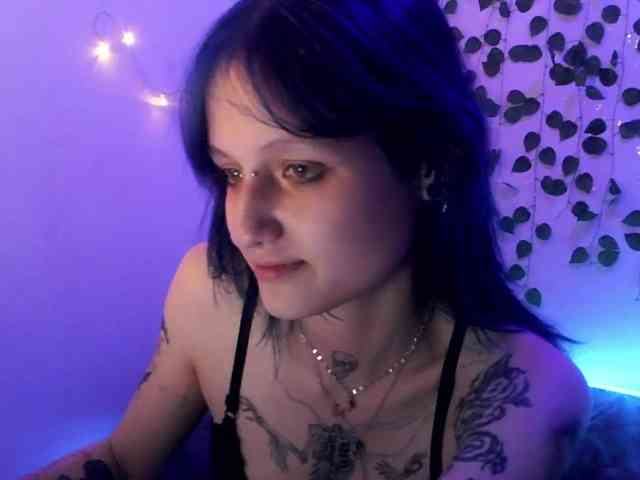 EsterErdmond webcam