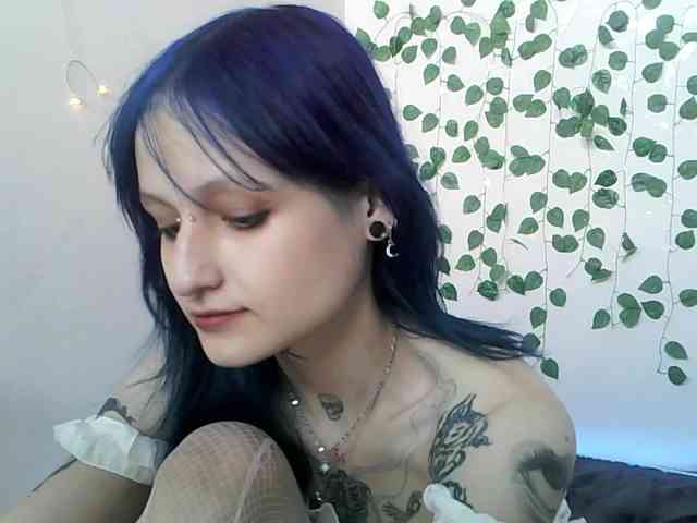 EsterErdmond webcam
