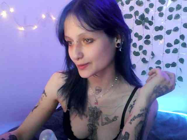 EsterErdmond webcam