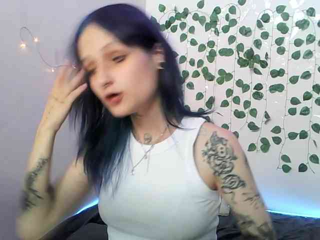 EsterErdmond webcam
