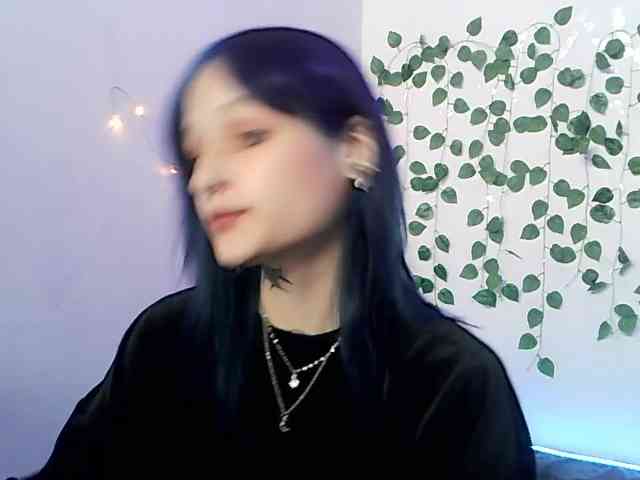 EsterErdmond webcam