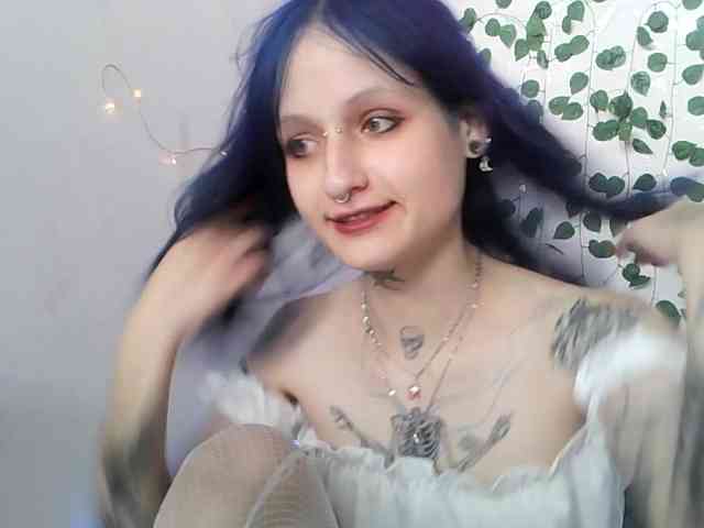 EsterErdmond webcam