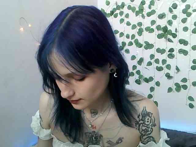 EsterErdmond webcam