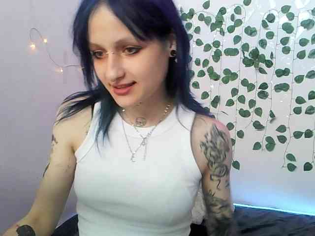EsterErdmond webcam