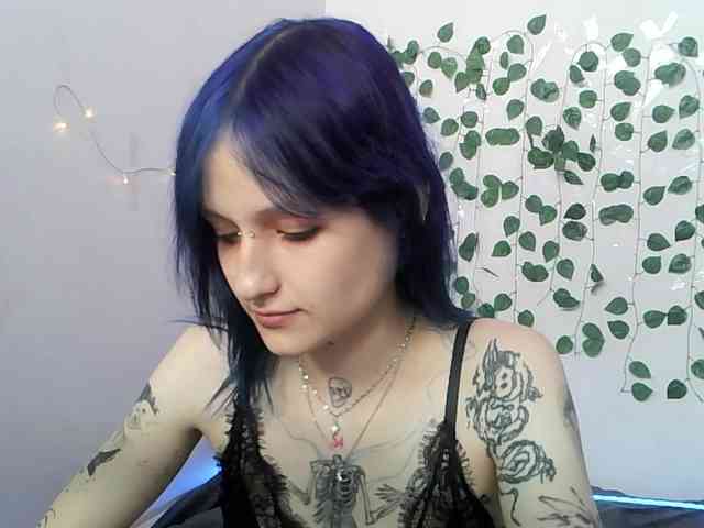 EsterErdmond webcam