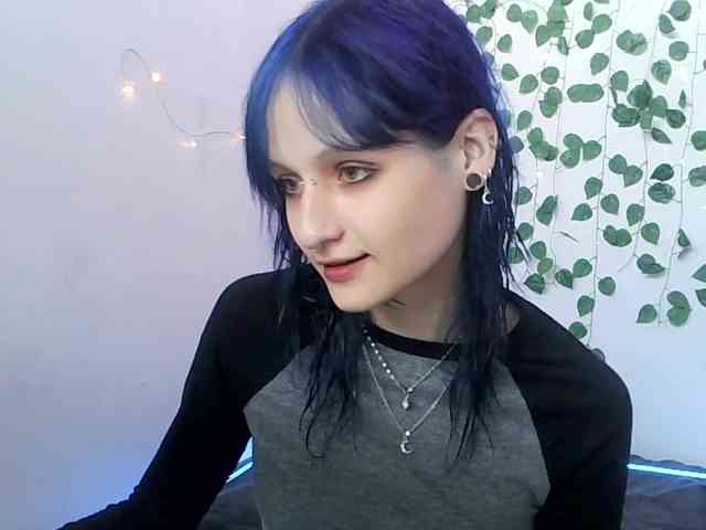 EsterErdmond webcam
